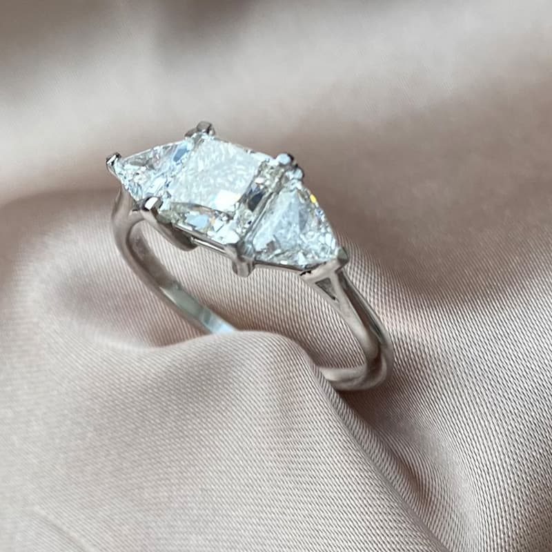 טבעת אירוסין, טבעת יהלומים טרי סטון משולשים ופרינסס